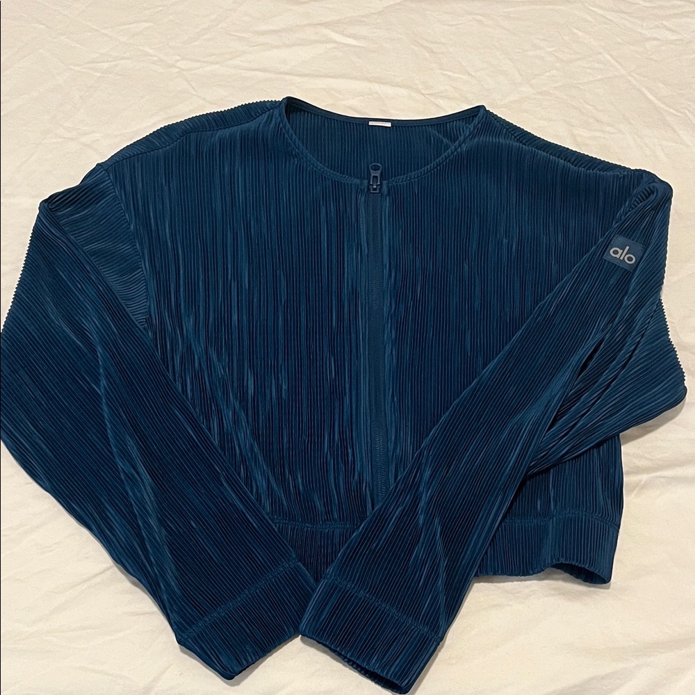 Alo Cropped Micro Plisse Jacket